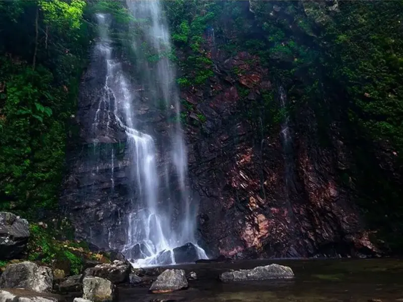Chhoi Waterfall Jibhi flowing down rocky cliffs in Himachal